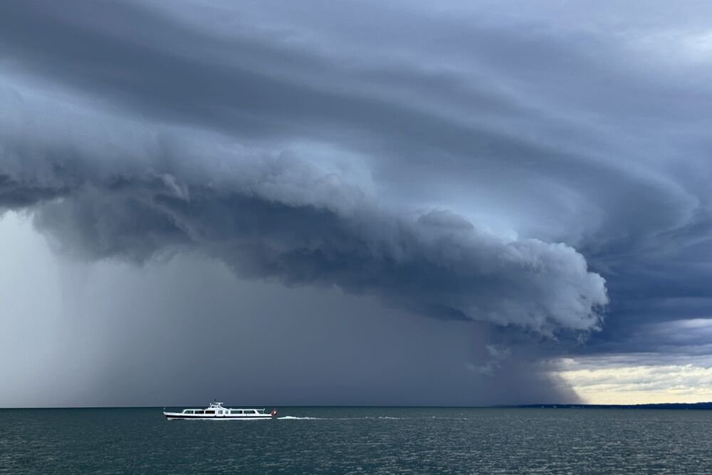 Am Nachmittag des 21. Juli bildete sich über dem Bodensee bei Rorschach SG eine kräftige Gewitterzelle. (Foto: Andreas Walker)